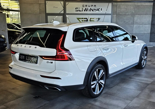 Volvo V60 Cross Country cena 105900 przebieg: 136000, rok produkcji 2019 z Ostrołęka małe 667